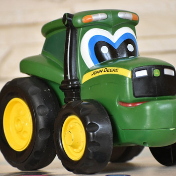 Mänguasi traktor : 23 x14 cm
