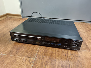 Sony CDP-303ES Стерео проигрыватель компакт-дисков (2 фото из 3)