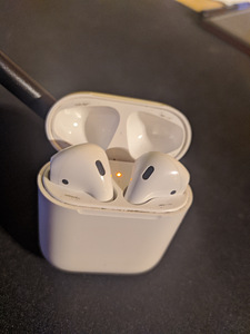 Apple Airpods Gen 1 (1 фото из 1)
