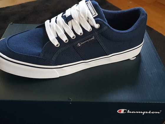Uued Champion tennised 43