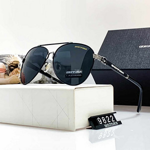 Новые солнцезащитные очки Armani, Prada, Hugo Boss (8 фото из 10)