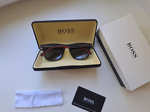 Новые солнцезащитные очки Armani, Prada, Hugo Boss (9 фото из 10)