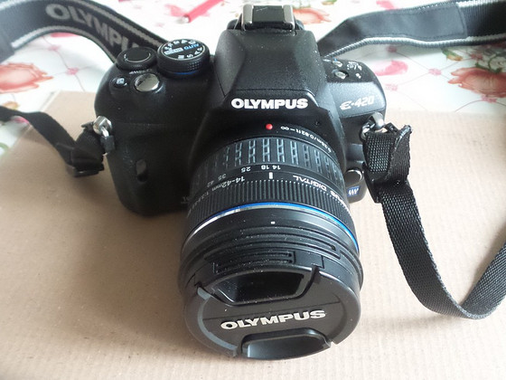 Olympus E-420