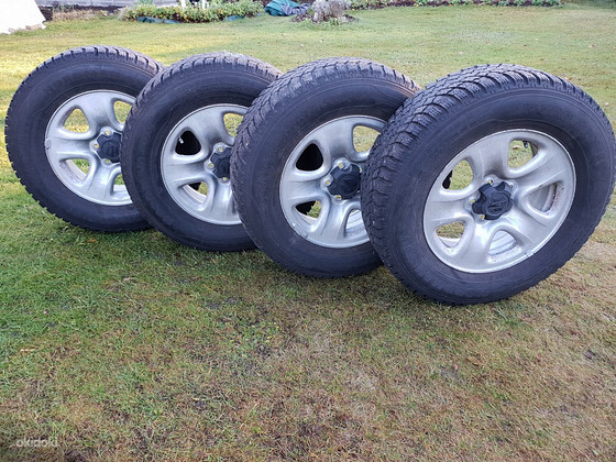 Резина на дисках nordman suv 225/70 R 16 9мм зим