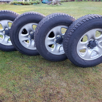 Резина на дисках nordman suv 225/70 R 16 9мм зим