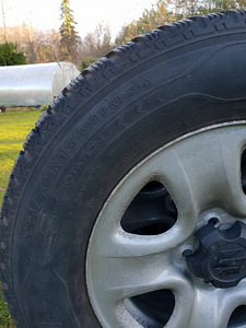 Резина на дисках nordman suv 225/70 R 16 9мм зим (3 фото из 4)