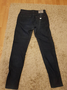 Armani джинсы (3 фото из 3)