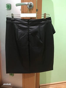 Новая юбка Guess (2 фото из 2)
