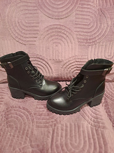Туфли новые, 38 (3 фото из 5)
