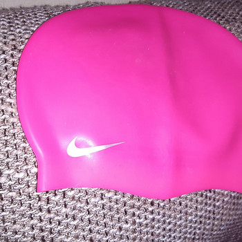 Шапочка для плавания Nike Junior, новая