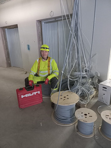 Elektrikud, teevad tööd korterites ja eramajades (3 foto / 9)