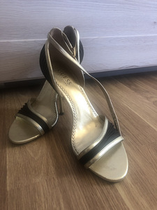 Uued naiste pidulikud kingad Guess (2 foto / 3)