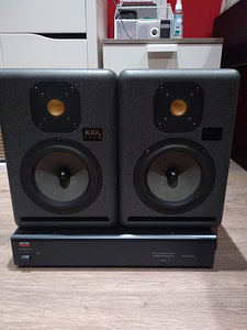 Мониторы KRK 6000 и усилитель (2 фото из 3)