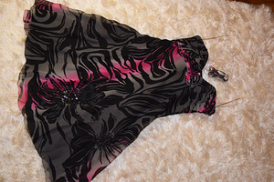 Kõik kolm Karen Millen kleiti ühe hinnaga 20 €, suurus10-12. (1 foto / 9)