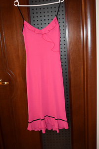 Kõik kolm Karen Millen kleiti ühe hinnaga 20 €, suurus10-12. (4 foto / 9)