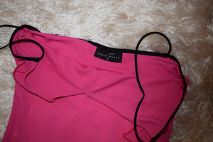 Kõik kolm Karen Millen kleiti ühe hinnaga 20 €, suurus10-12. (6 foto / 9)