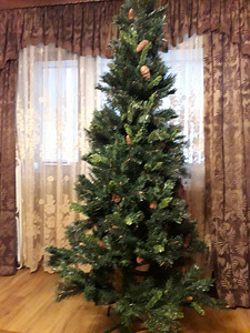 Новая искусственная новогодняя ель (1 фото из 1)