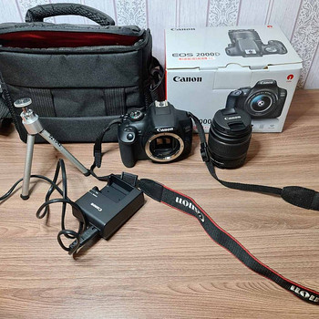 Зеркальный фотоаппарат Canon EOS 200D