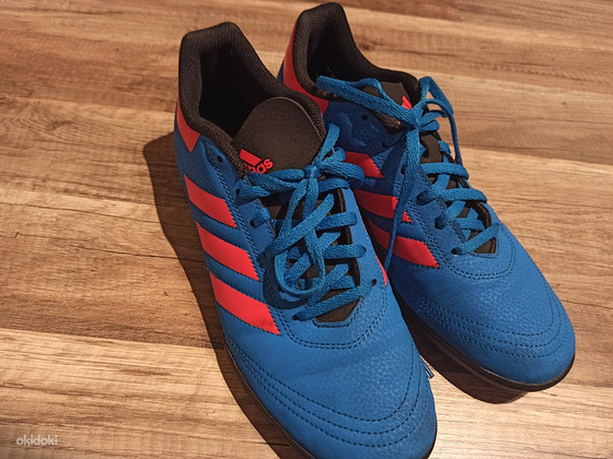 Футбольные кроссовки adidas, s 40 - 41 как новые