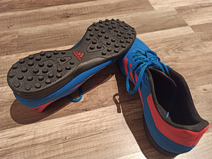 Футбольные кроссовки adidas, s 40 - 41 как новые (2 фото из 3)