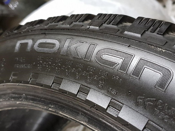 275/40 R20 Nokian Hakkapeliitta