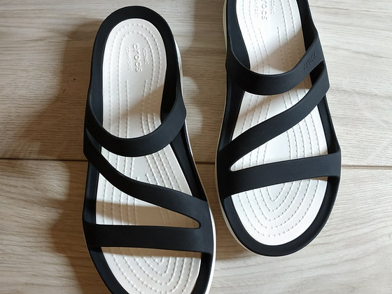 Фирменные женские сланцы от Crocs 37.5 -38 р - oригинал