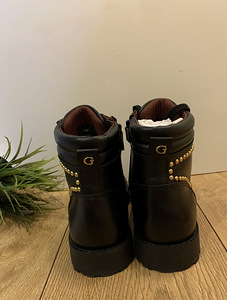 Новые! Ботинки GUESS Girls из натуральной кожи (2 фото из 3)