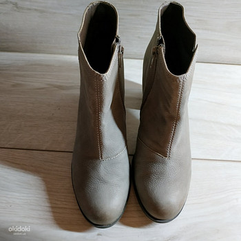 Кожаные стильные женские ботинки от Bata 36.5- 37