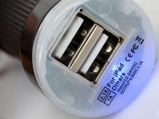 Автомобильное зарядное устройство, 2 порта USB