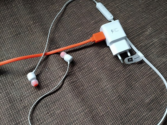 Наушники jBL Bluetooth!