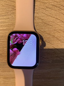 Смарт часы Apple (1 фото из 2)