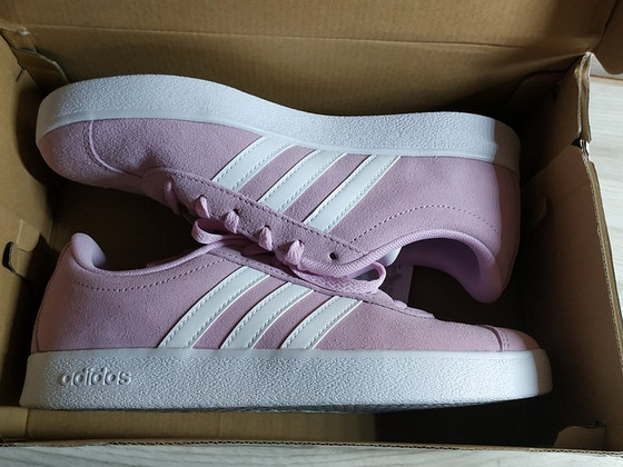 Кожаные, стильные женские кроссовки от Adidas 37-37.5 р