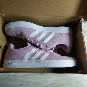 Шкіряні, стильні жіночі кросівки від Adidas 37-37.5 р (1 фото з 10)