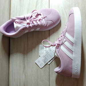 Шкіряні, стильні жіночі кросівки від Adidas 37-37.5 р (2 фото з 10)