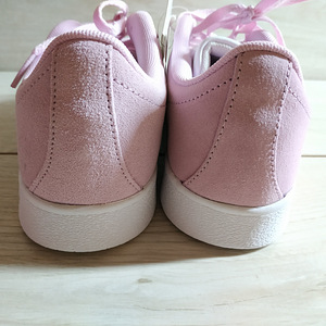 Шкіряні, стильні жіночі кросівки від Adidas 37-37.5 р (3 фото з 10)