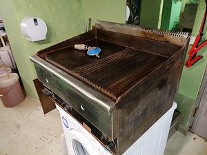 Газовый гриль (1 фото из 2)