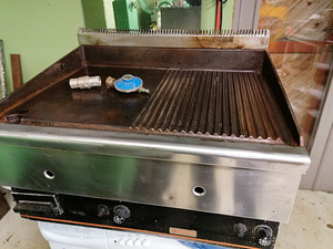 Газовый гриль (2 фото из 2)