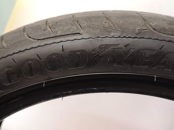 Продам летнюю резину Goodyear Eagle F1 215/40 R17