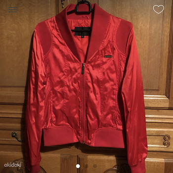 Uus kandmata punane bomber jacket