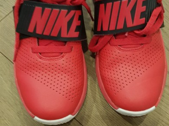 Nike Hustle tossud, ülivähe kantud suurus 38,5