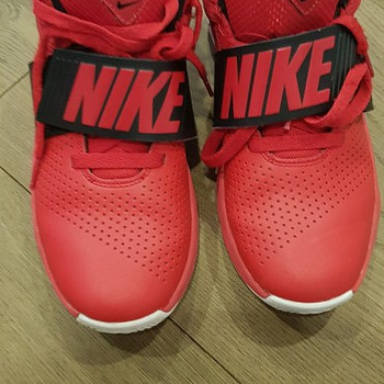 Кроссовки nike hustle, очень мало поношенные, размер 38.5