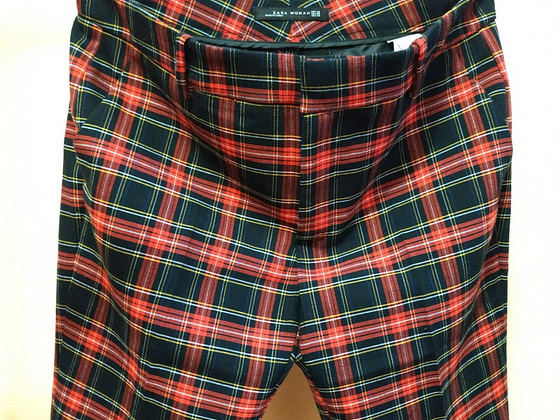 Фирменные стильные укороченные брючки от Zara 40 р