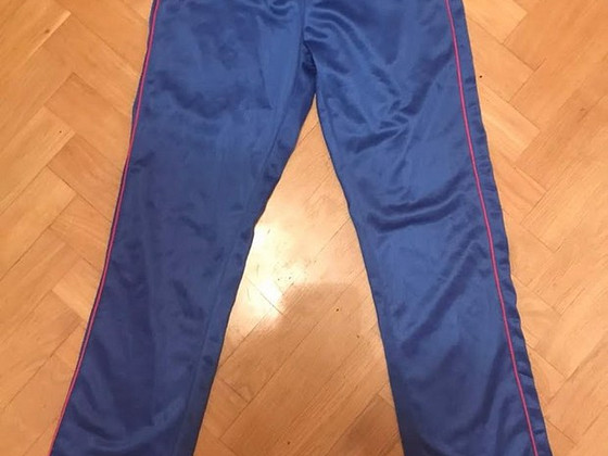 Спортивные штаны.
