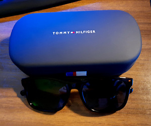 Солнцезащитные очки Tommy Hilfiger Polaroid (1 фото из 3)