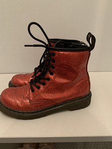 Доктор Сапоги Martens (1 фото из 2)
