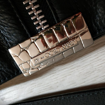 Кожаная фирменная сумка от Jimmy Choo For H&M