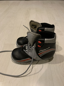 Suusasaapad Alpina suurus EUR 30 (1 foto / 3)