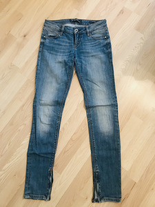 Guess джинсы 25 (2 фото из 3)