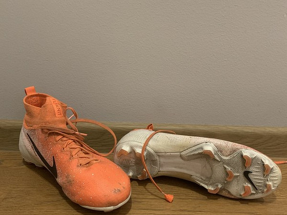 Бутсы Nike шипованные.