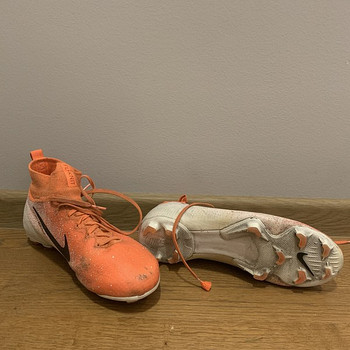 Бутсы Nike шипованные.